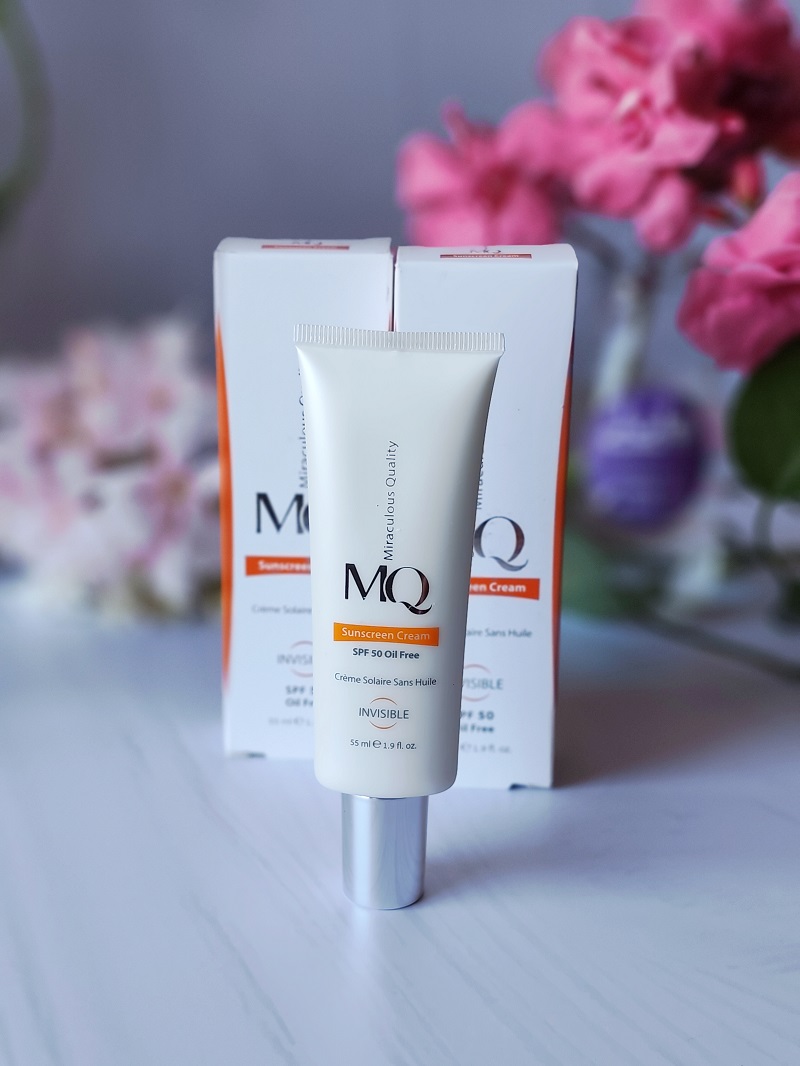 کرم ضد آفتاب بیرنگ امکیو SPF50 مدل Oil Free 3 کرم ضد آفتاب بیرنگ امکیو SPF50 مدل Oil Free - Image 3